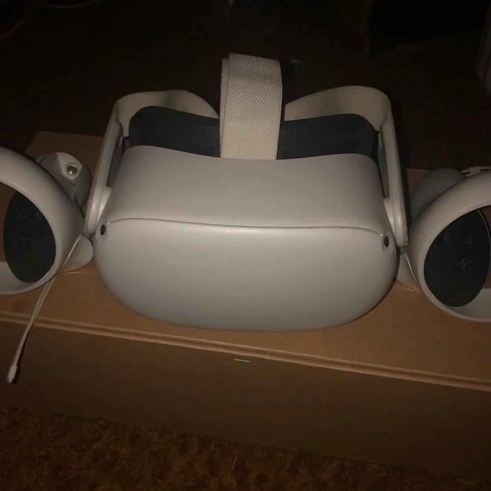 VR Headset with Controllers - White